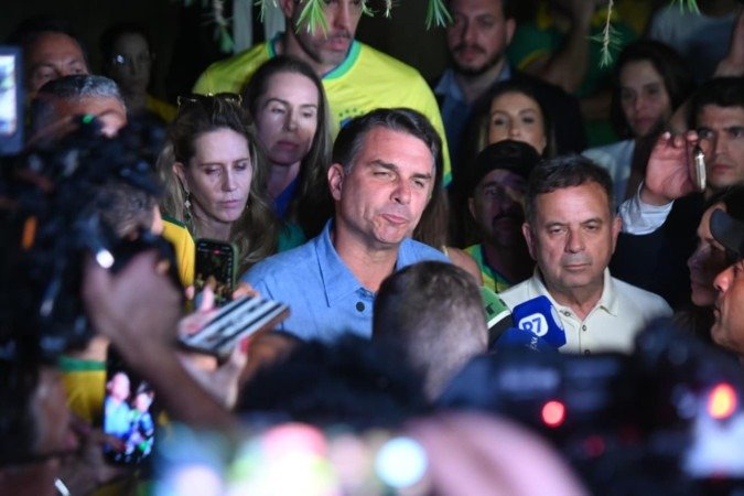 Flávio Bolsonaro promete rever impostos, mas mudanças na reforma tributária dependeriam do Congresso - (crédito: Ed Alves/CB/D.A Press) Flávio Bolsonaro promete rever impostos, mas mudanças na reforma tributária dependeriam do Congresso - (crédito: Ed Alves/CB/D.A Press)