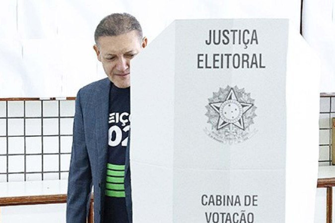 Nunes Marques vota em Brasília e acompanha abertura das urnas