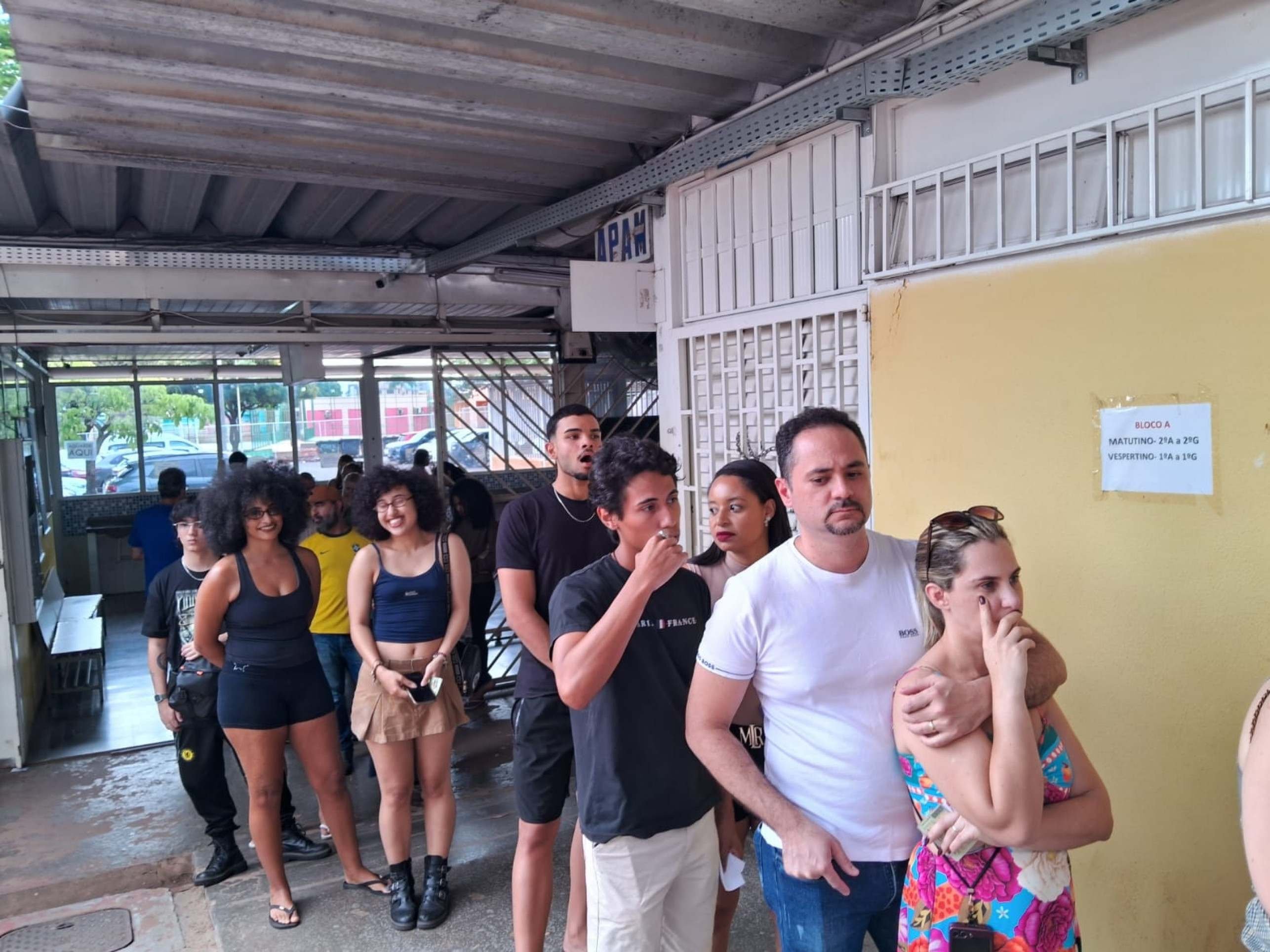 Eleitora em Taguatinga vota pela primeira vez e comenta tensão
