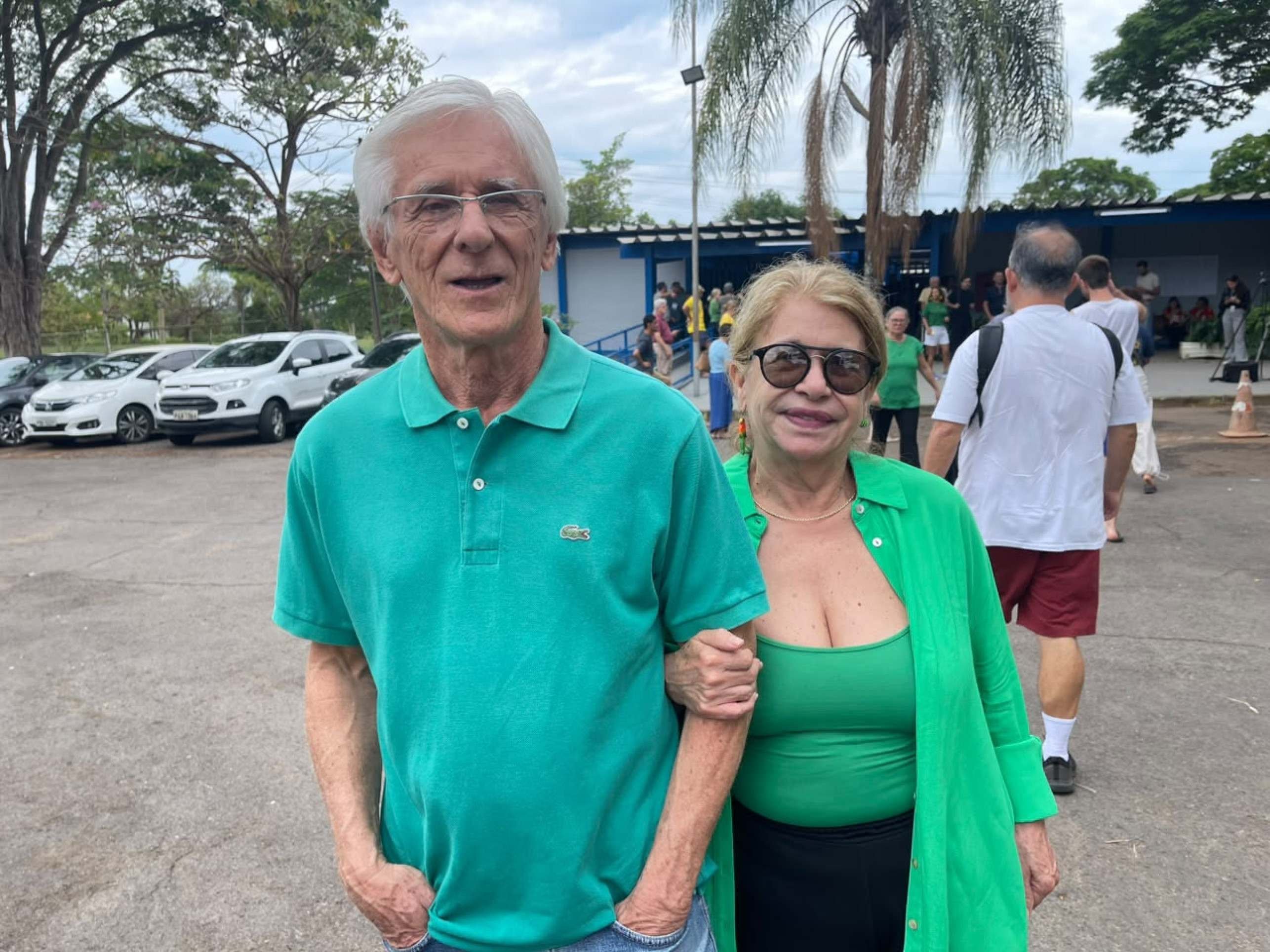 Aos 76 anos, Raimundo Nonato votou acompanhado da esposa no Lago Norte e destacou que o voto &eacute; essencial para garantir a liberdade