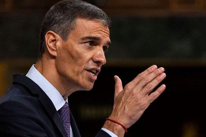 'Finalmente, os espanhóis irão decidir', declarou Alberto Núñez Feijóo, presidente do Partido Popular, de centro-direita - (crédito: Mariscal/EPA) 'Finalmente, os espanhóis irão decidir', declarou Alberto Núñez Feijóo, presidente do Partido Popular, de centro-direita - (crédito: Mariscal/EPA)