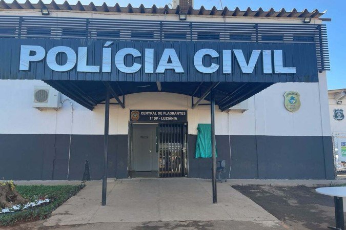 A equipe da polícia ROTAM apreendeu uma pistola com numeração suprimida e 50 munições - (crédito: Divulgação) A equipe da polícia ROTAM apreendeu uma pistola com numeração suprimida e 50 munições - (crédito: Divulgação)