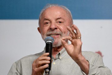 Iniciativa ocorre em meio à busca da campanha de Lula por votos entre mulheres das classes C e D - (crédito: AFP) Iniciativa ocorre em meio à busca da campanha de Lula por votos entre mulheres das classes C e D - (crédito: AFP)