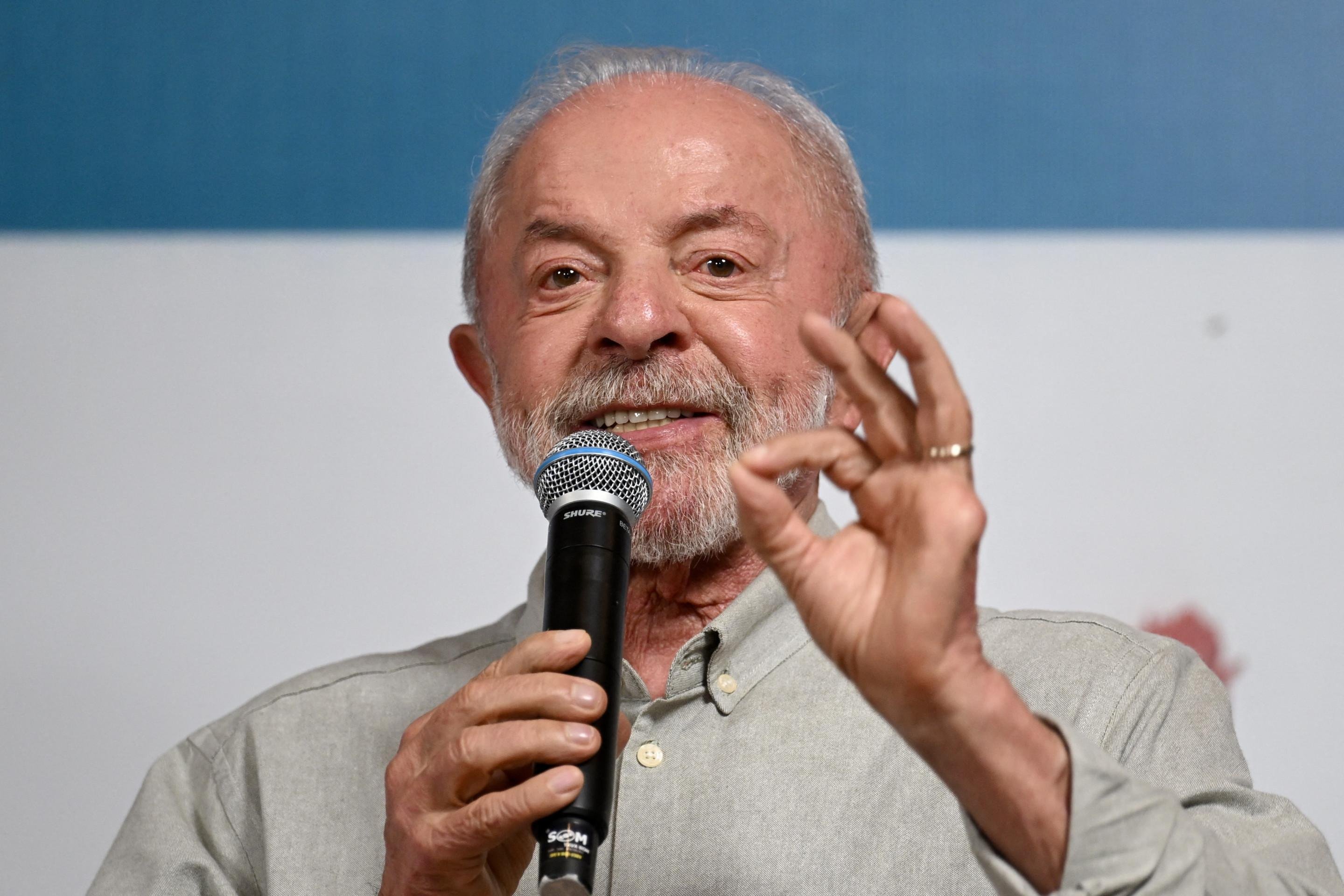 Lula cobra redução da jornada de trabalho e critica possível abstenção do PL