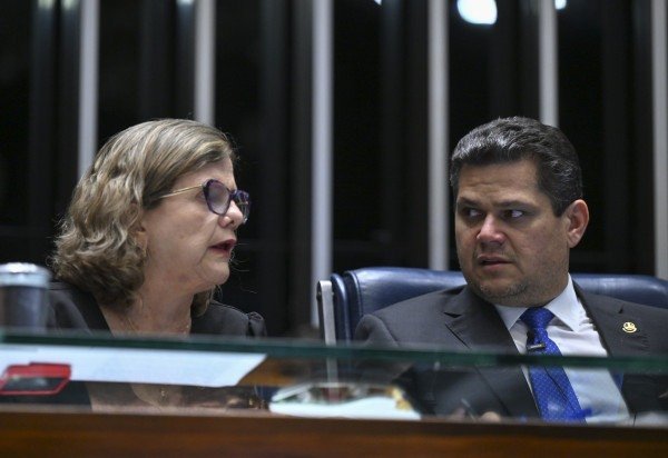 Se aparecer um requerimento na mesa, 'vou submeter o voto', sinaliza Alcolumbre. Teresa espera alcançar o número de assinaturas necessárias até amanhã (8/10) -  (crédito:  Ton Molina/Agência Senado)