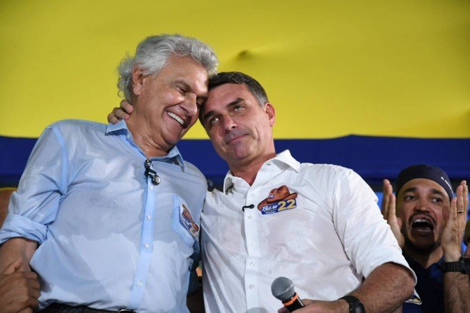 Flávio Bolsonaro com Ronaldo Caiado - (crédito: Marcelo Ferreira/CB/D.A Press) Flávio Bolsonaro com Ronaldo Caiado - (crédito: Marcelo Ferreira/CB/D.A Press)