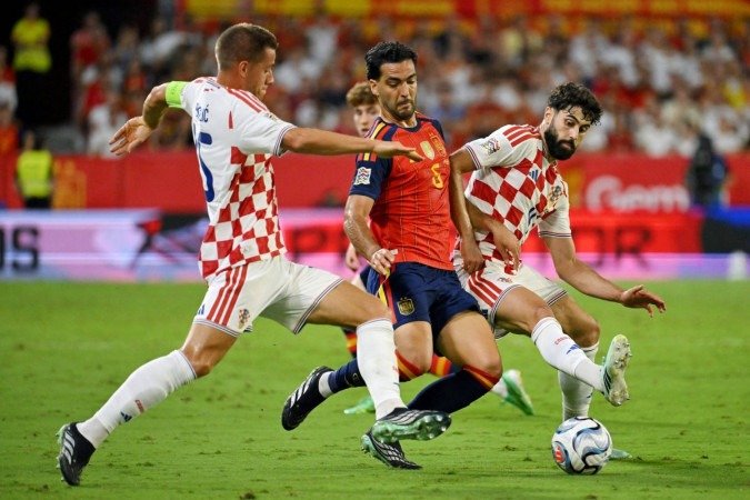 Mikel Merino marcou duas vezes para a Espanha na virada diante da Croácia por 2 x 1. - (crédito: JORGE GUERRERO / AFP) Mikel Merino marcou duas vezes para a Espanha na virada diante da Croácia por 2 x 1. - (crédito: JORGE GUERRERO / AFP)