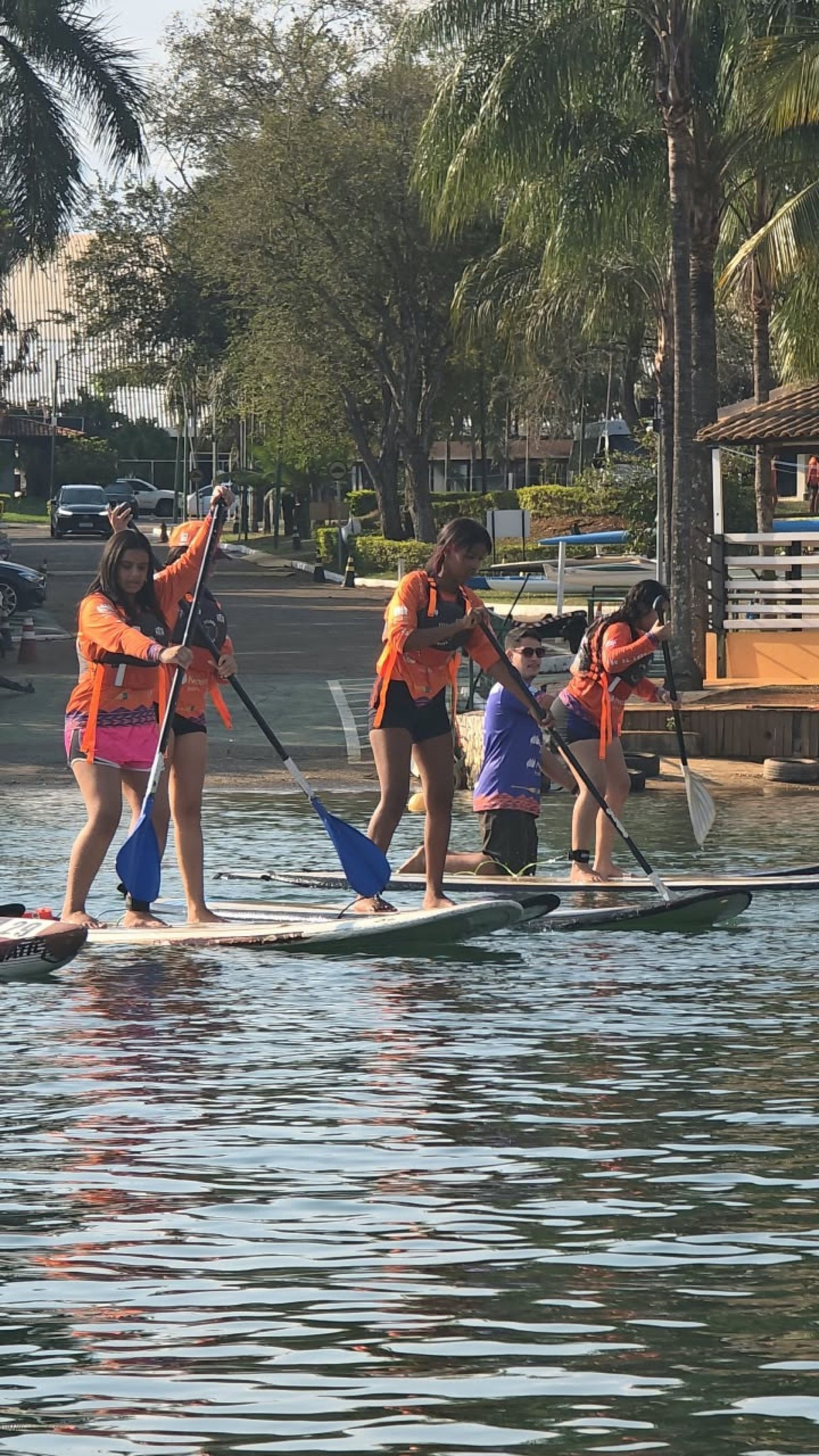 A iniciativa Filhos da Na&ccedil;&atilde;o tem atividades com canoa, stand up paddle e a chamada RemoTerapia 