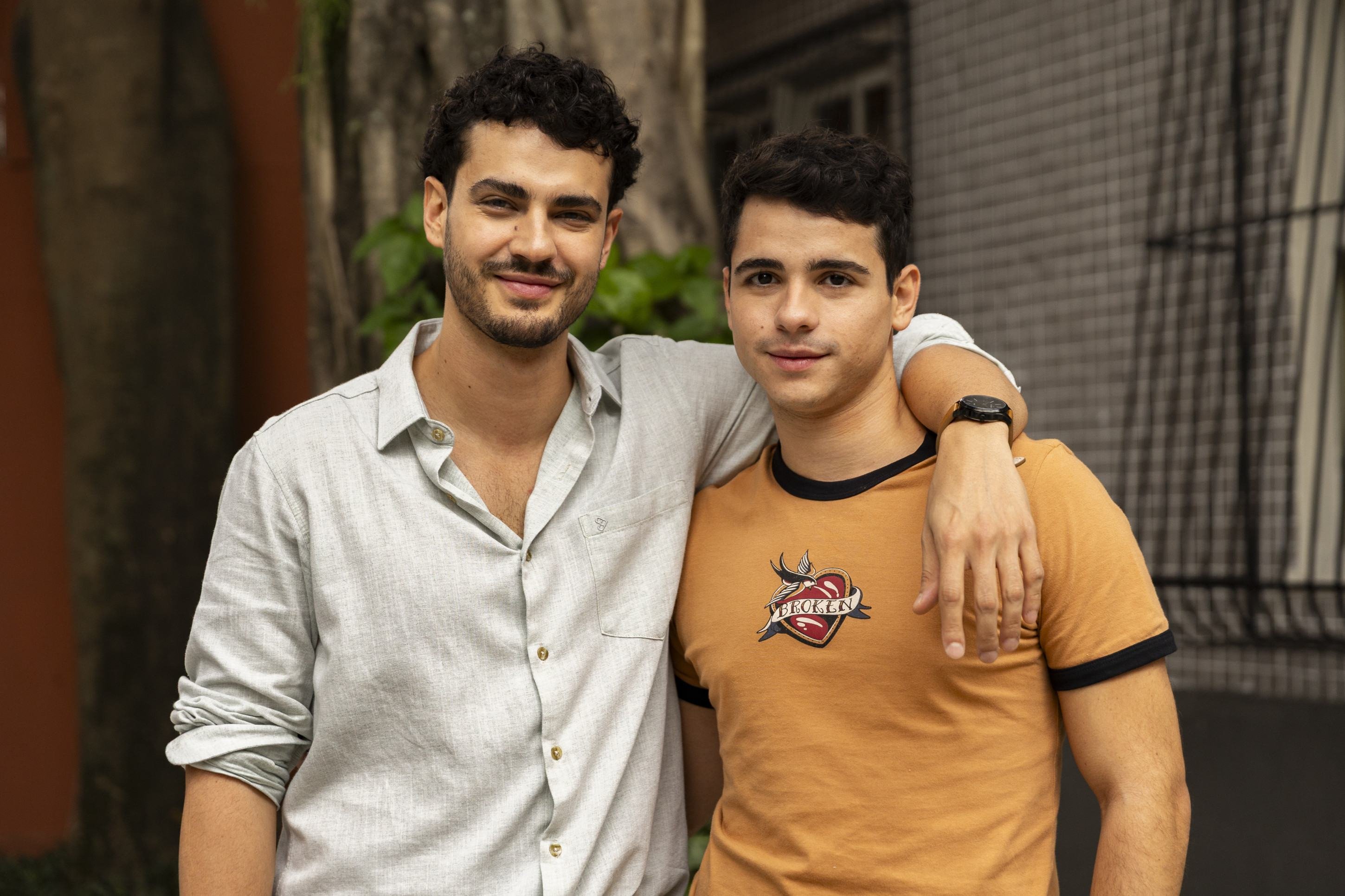  Fernando (Pedro Alves) e Mau Mau (Jo&atilde;o Victor Gon&ccedil;alves) em Quem ama cuida