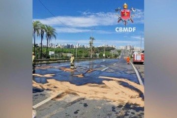 CBMDF atua em operação de limpeza de via - (crédito: CBMDF/Divulgação) CBMDF atua em operação de limpeza de via - (crédito: CBMDF/Divulgação)