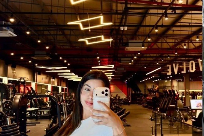 Hoje, Karina prioriza o treino de glúteos para atrair resultados rápidos