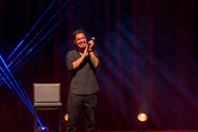 Diogo Almeida apresenta show de humor em homenagem ao dia dos professores - (crédito: Divulgação) Diogo Almeida apresenta show de humor em homenagem ao dia dos professores - (crédito: Divulgação)
