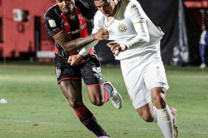 Jogadores do Vitória celebram triunfo sobre o Chape, no Barradão - (crédito: Foto: Reprodução) Jogadores do Vitória celebram triunfo sobre o Chape, no Barradão - (crédito: Foto: Reprodução)