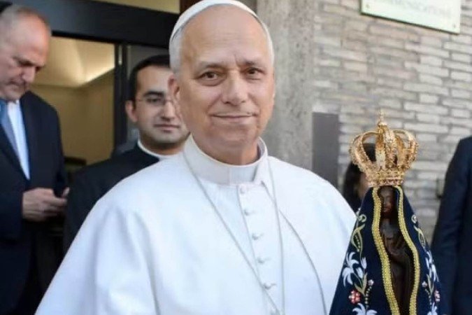 Papa Leão segura imagem de Nossa Senhora Aparecida - (crédito: Reprodução/Instagram) Papa Leão segura imagem de Nossa Senhora Aparecida - (crédito: Reprodução/Instagram)