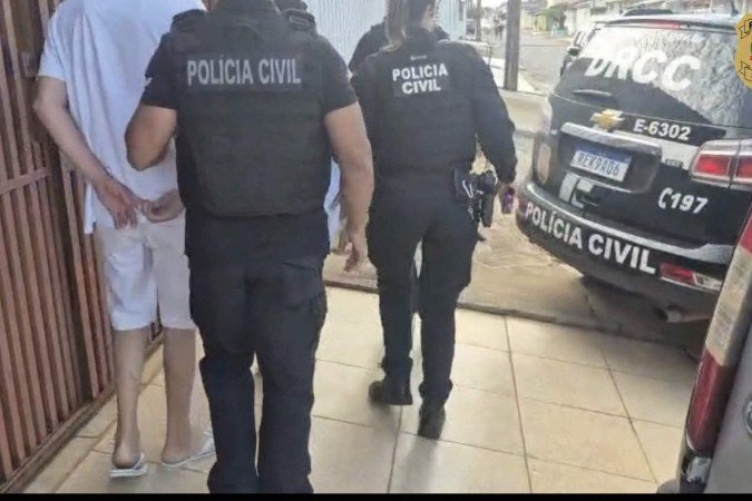 Dos cinco integrantes presos, três são homens de 31, 38 e 48 anos, e duas são mulheres, de 24 e 46 anos - (crédito: Divulgação: PCDF) Dos cinco integrantes presos, três são homens de 31, 38 e 48 anos, e duas são mulheres, de 24 e 46 anos - (crédito: Divulgação: PCDF)