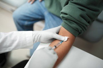 Ficar de oito a 12 horas sem comer antes de fazer um exame de sangue pode ser desnecessário na maioria dos casos -  (crédito: Freepik)