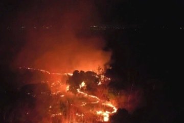 A estimativa é de que 40 a 50 hectares já tenham sido consumidos pelas chamas - (crédito: Reprodução/ TV Clube ) A estimativa é de que 40 a 50 hectares já tenham sido consumidos pelas chamas - (crédito: Reprodução/ TV Clube )