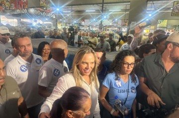 Celina visita feira de Planaltina e promete melhorias na mobilidade e sa&uacute;de da regi&atilde;o
 -  (crédito: Mila Ferreira/CB/DA Press)