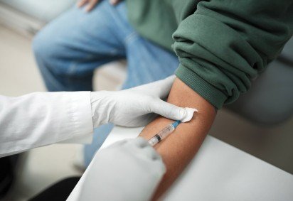 Ficar de oito a 12 horas sem comer antes de fazer um exame de sangue pode ser desnecessário na maioria dos casos -  (crédito: Freepik)