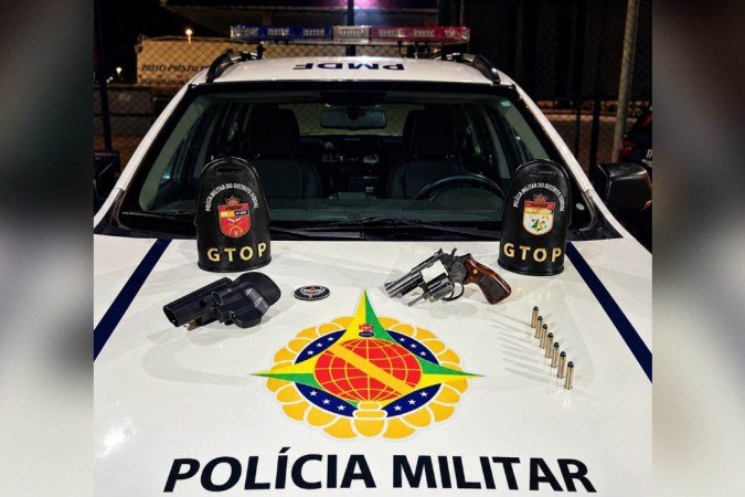 PMDF prende pai de vítima por porte ilegal de arma de fogo, injúria e ameaça - (crédito: Divulgação/PMDF) PMDF prende pai de vítima por porte ilegal de arma de fogo, injúria e ameaça - (crédito: Divulgação/PMDF)