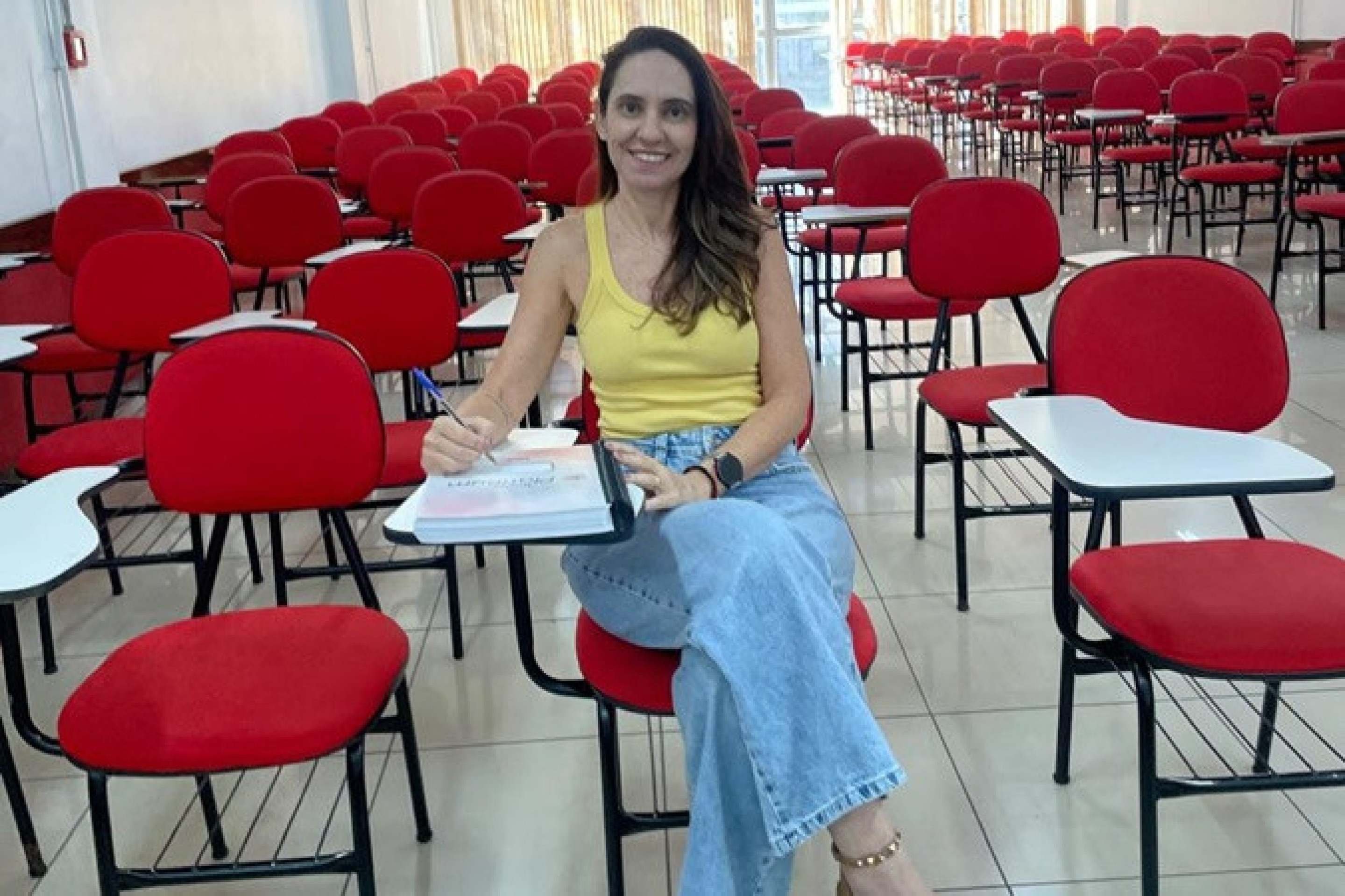 Val&eacute;ria est&aacute; na fila de um dos tr&ecirc;s concursos do GDF