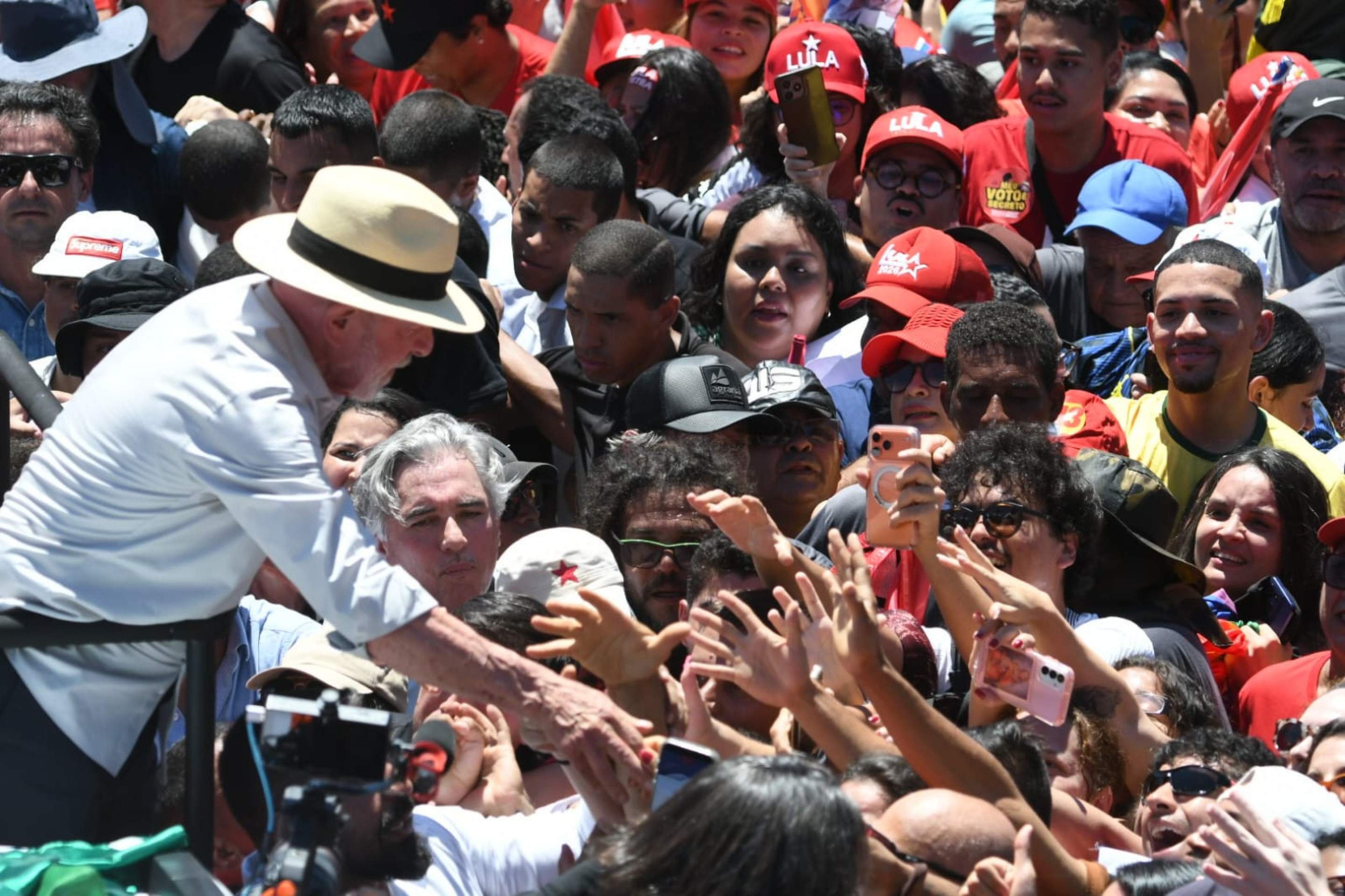 Lula e Leandro Grass participam de ato em Ceil&acirc;ndia