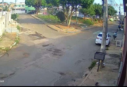 Durante as buscas pelos criminosos, uma viatura da Rotam capotou na GO-521. O acidente resultou na morte do primeiro-sargento da Polícia Militar Elessandro Leite Alves. -  (crédito: Divulgação: PCDF) -Durante as buscas pelos criminosos, uma viatura da Rotam capotou na GO-521. O acidente resultou na morte do primeiro-sargento da Polícia Militar Elessandro Leite Alves. -  (crédito: Divulgação: PCDF)