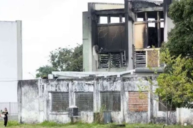 Incêndio nas instalações da UFPE pode ter sido criminoso. Estrutura do prédio calcinado está comprometida - (crédito: Divulgação/UFPE) Incêndio nas instalações da UFPE pode ter sido criminoso. Estrutura do prédio calcinado está comprometida - (crédito: Divulgação/UFPE)