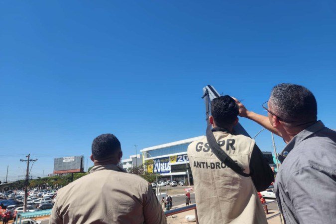 Caminhada de Lula em Ceilândia conta com equipamento antidrone - (crédito: Ana Carolina Alves/CB/D.A Press) Caminhada de Lula em Ceilândia conta com equipamento antidrone - (crédito: Ana Carolina Alves/CB/D.A Press)