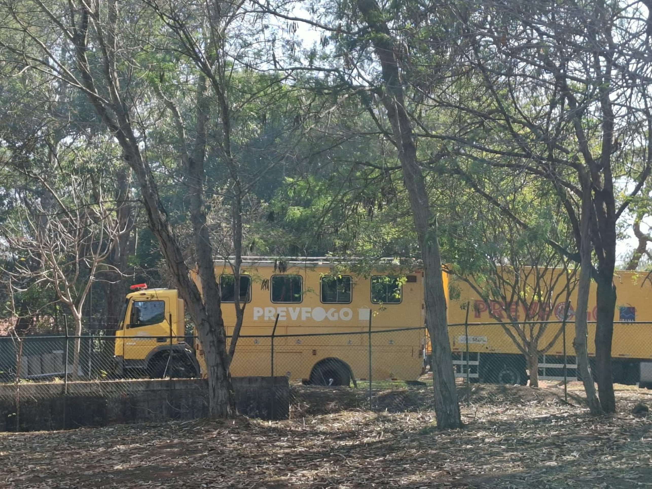 Equipe do Prev-fogo foi a primeira a chegar para combater o inc&ecirc;ndio