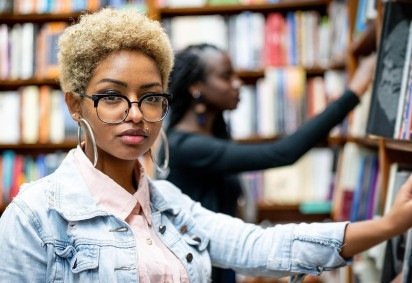 Os hábitos ocultos que pioram sua ansiedade social — e como evitá-los -  (crédito: BBC Geral)