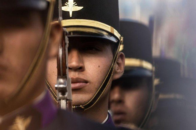 O pátio do colégio Alarid traz diversos símbolos nacionais do México, mesmo com a desmilitarização. Eles fazem referência à honra e ao heroísmo. - (crédito: BBC) O pátio do colégio Alarid traz diversos símbolos nacionais do México, mesmo com a desmilitarização. Eles fazem referência à honra e ao heroísmo. - (crédito: BBC)