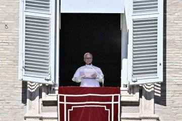 Papa Leão XIV, ao anunciar a cirurgia: 'Confio-me às suas orações' - (crédito: Filippo Monteforte/AFP) ) Papa Leão XIV, ao anunciar a cirurgia: 'Confio-me às suas orações' - (crédito: Filippo Monteforte/AFP) )