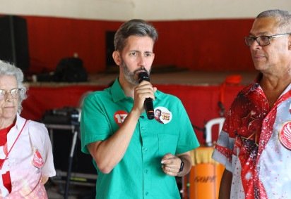 Leandro Grass visita escola de samba do DF e defende volta dos desfiles -  (crédito: Vinicius Loures) -Leandro Grass visita escola de samba do DF e defende volta dos desfiles -  (crédito: Vinicius Loures)