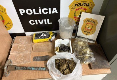 o Material apreendido em uma casa no Jardim Botânico -  (crédito: PCDF/Divulgação) -o Material apreendido em uma casa no Jardim Botânico -  (crédito: PCDF/Divulgação)