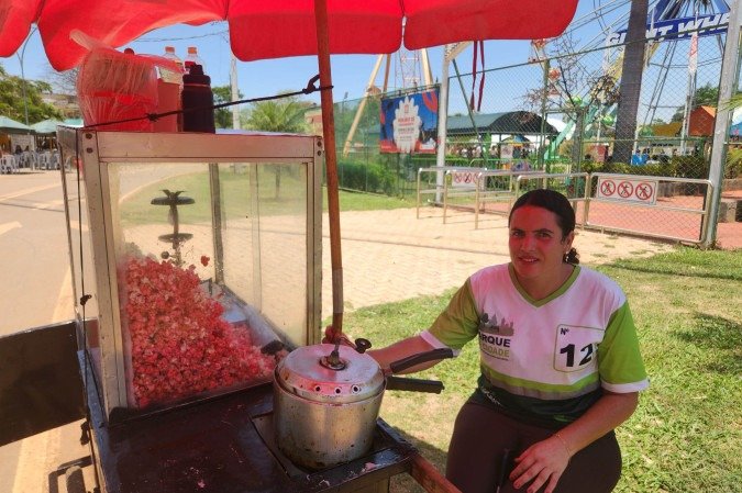 Carina Sales vende pipoca no Parque da Cidade h&aacute; 12 anos
