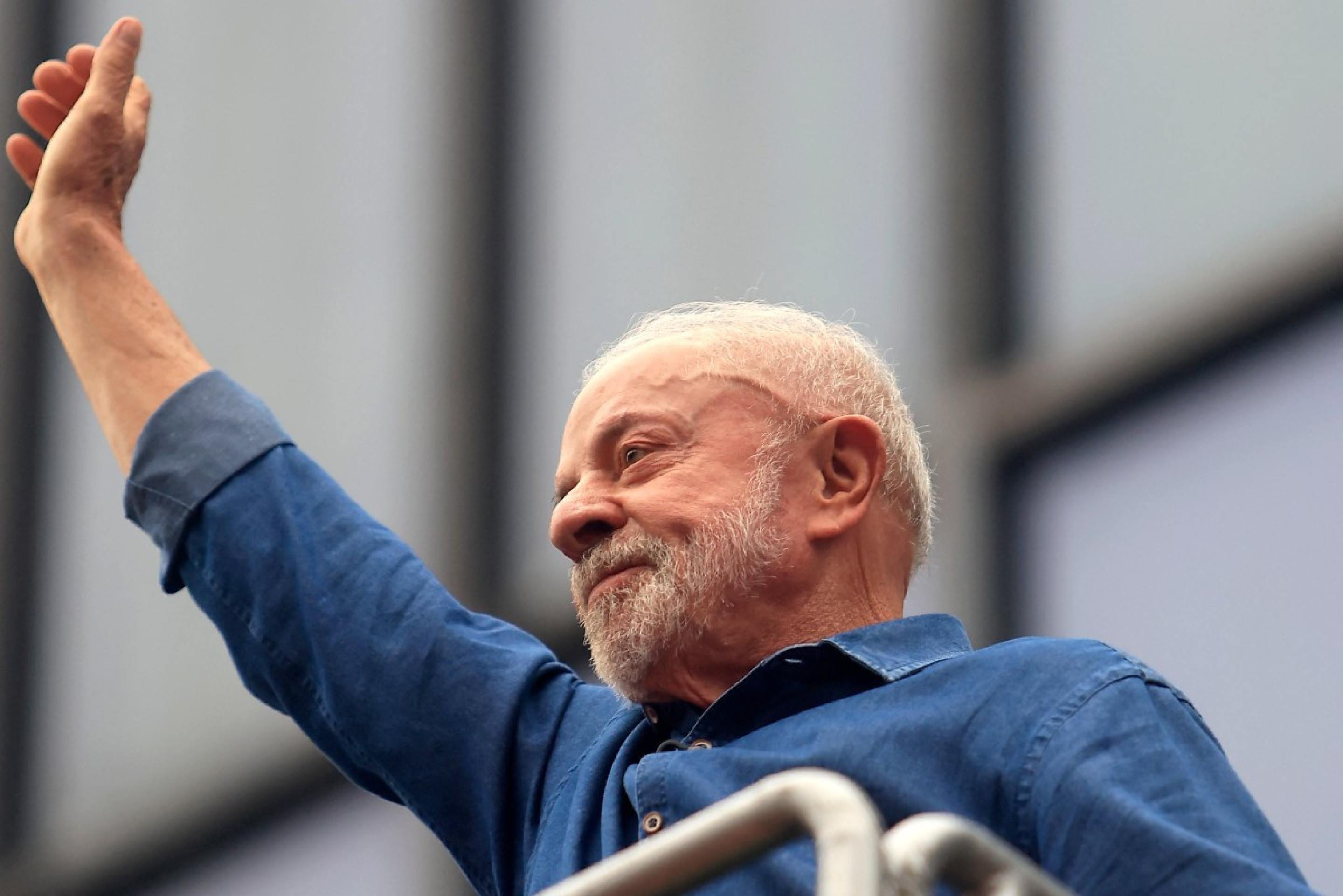  Brazils President and presidential candidate Luiz Inacio Lula da Silva of the Workers Party (PT) greets supporters during a campaign rally in Sao Paulo, Brazil, on October 11, 2026, ahead of the presidential runoff election. (Photo by Miguel SCHINCARIOL / AFP)       