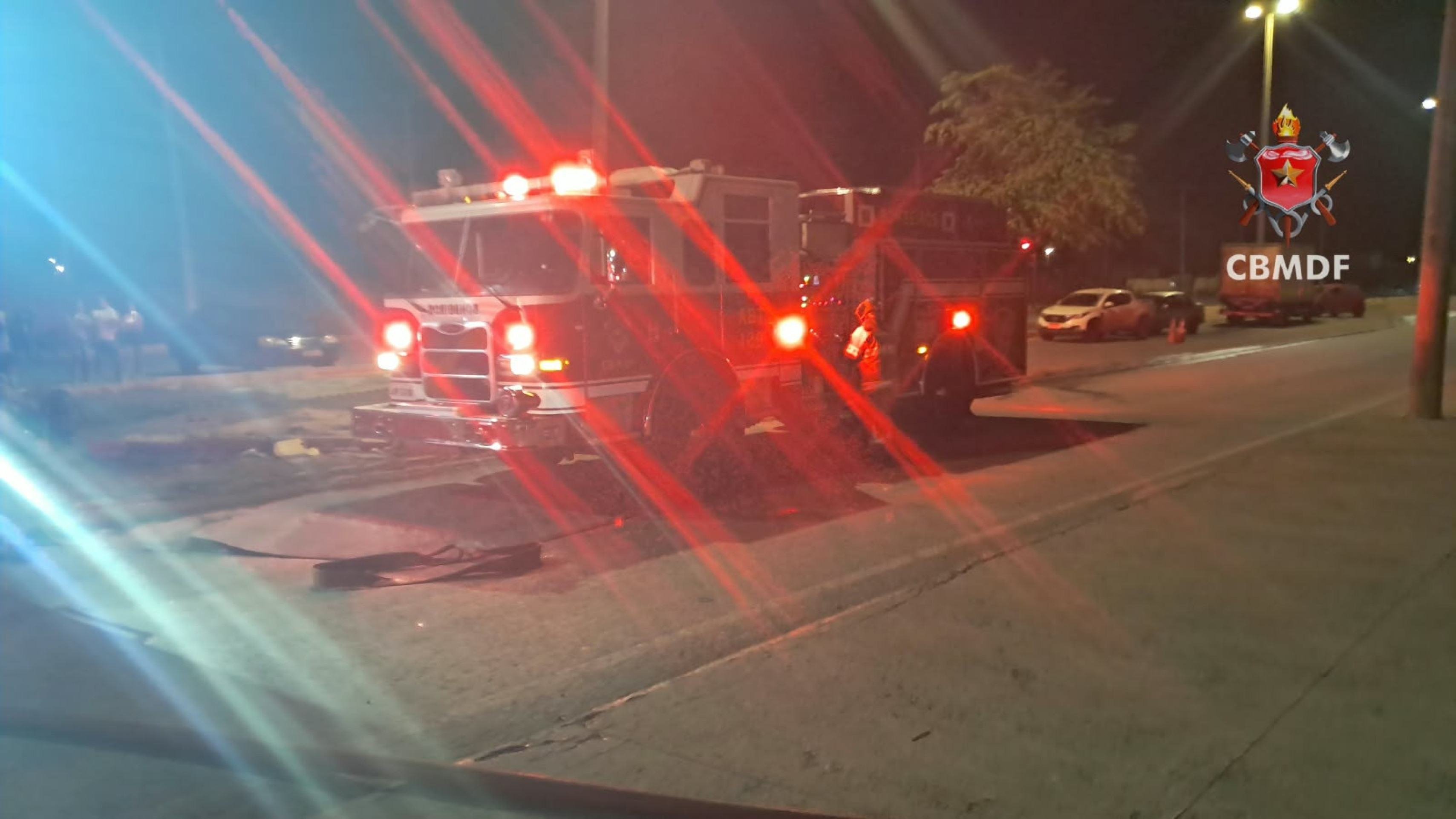 Inc&ecirc;ndio em galp&atilde;o de Ceil&acirc;ndia