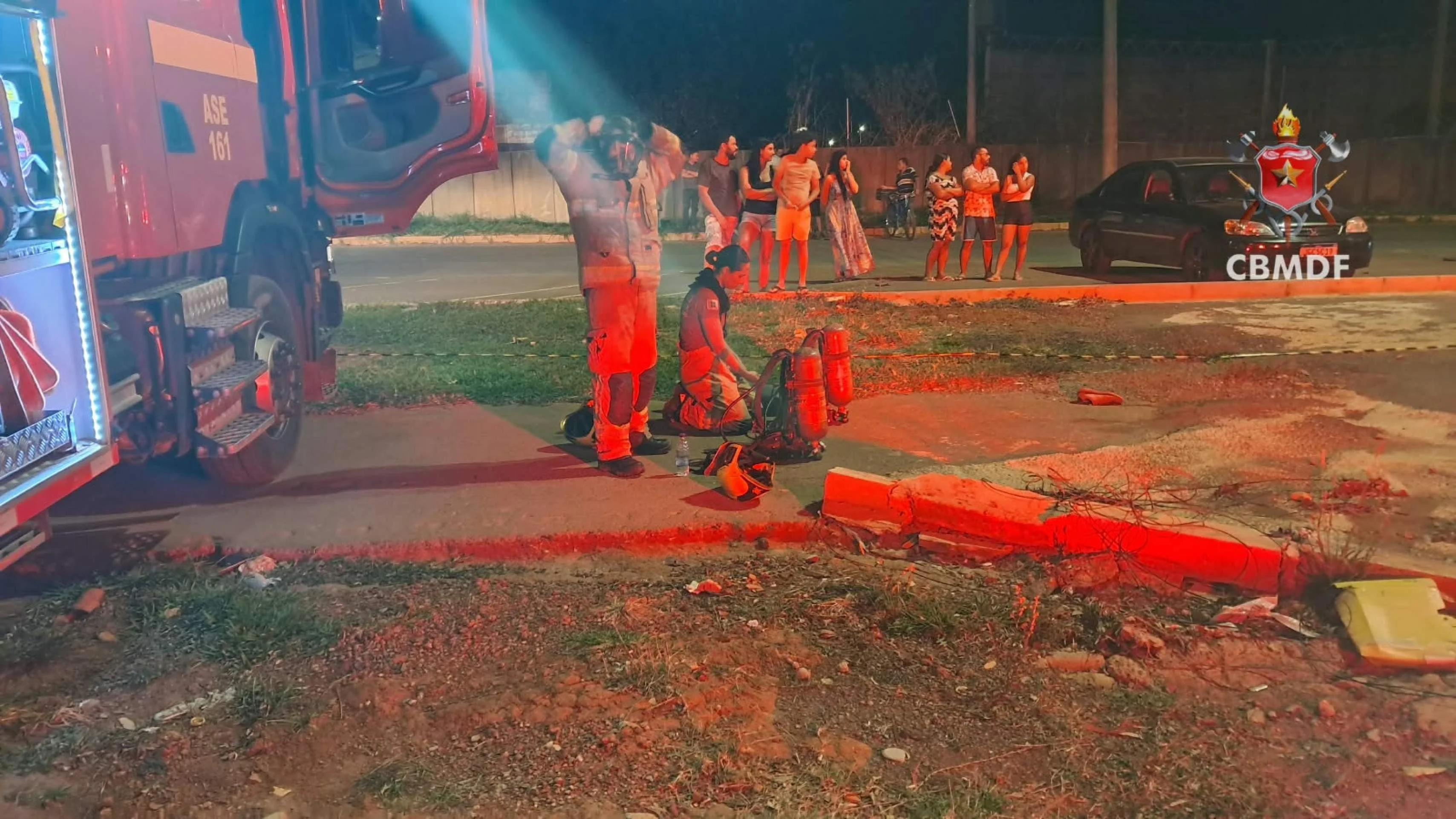 Inc&ecirc;ndio em galp&atilde;o de Ceil&acirc;ndia