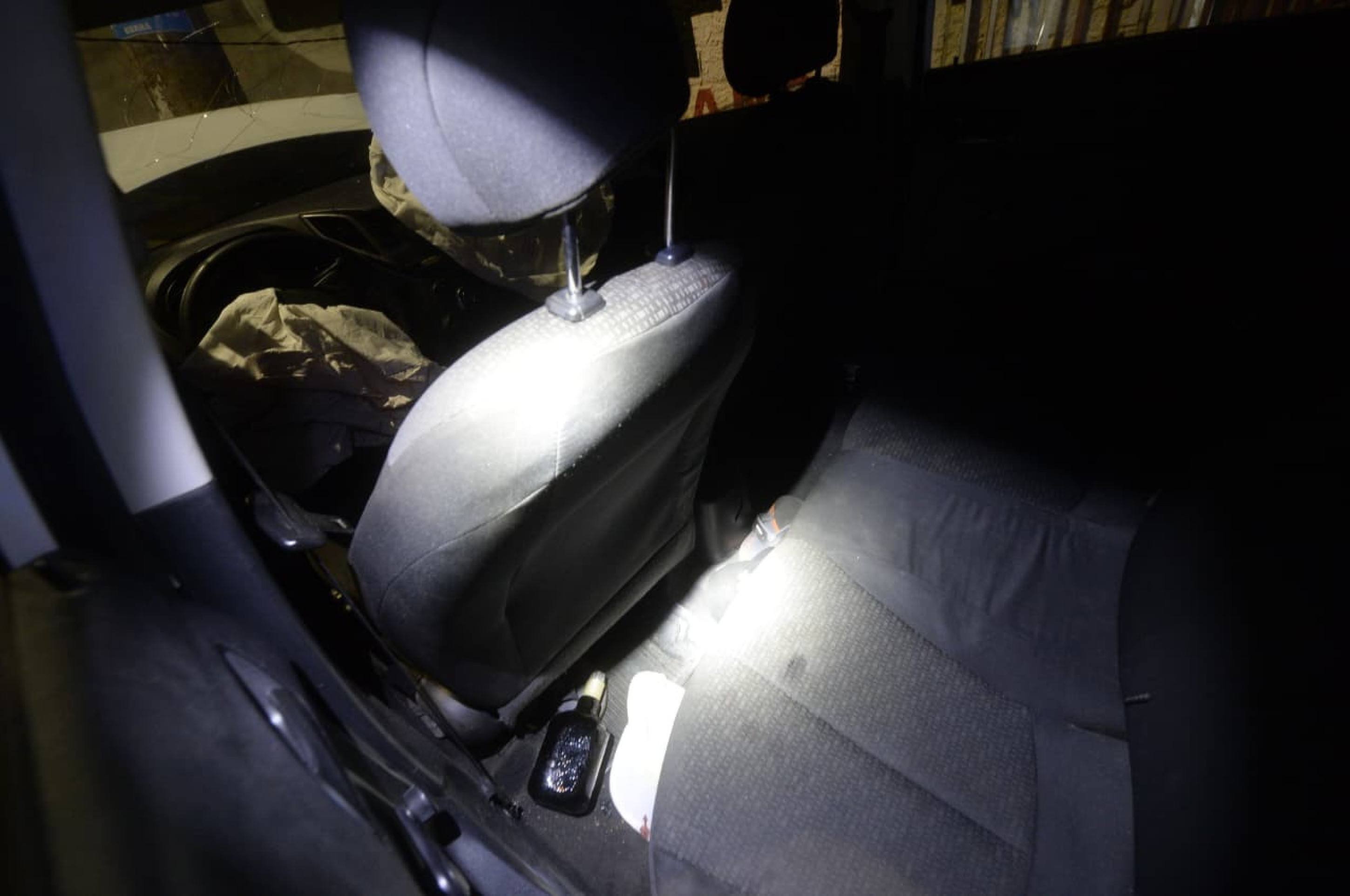 Colis&atilde;o de carro contra poste deixa quatro pessoas feridas