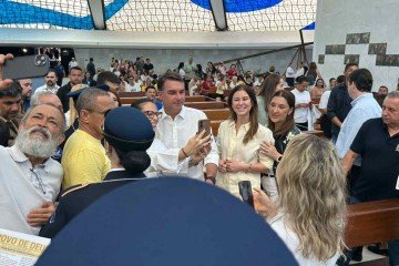 O senador Flávio Bolsonaro (PL), candidato à Presidência da República, participou nesta segunda-feira (12/10) de uma celebração em homenagem a Nossa Senhora Aparecida, na Catedral de Brasília - (crédito: João Pedro Carvalho/Agência Ceub) O senador Flávio Bolsonaro (PL), candidato à Presidência da República, participou nesta segunda-feira (12/10) de uma celebração em homenagem a Nossa Senhora Aparecida, na Catedral de Brasília - (crédito: João Pedro Carvalho/Agência Ceub)