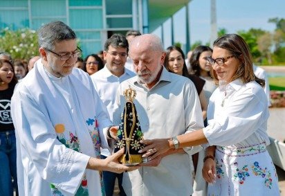 Lula assiste a missa por Nossa Senhora Aparecida no Alvorada -  (crédito: Ricardo Stuckert)