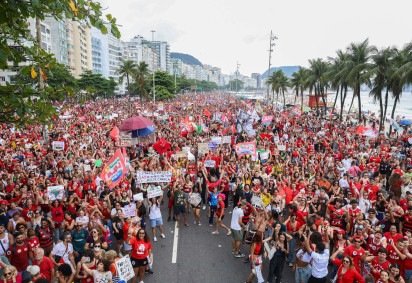  Rio de Janeiro (RJ), 12/10/2026 ... Ato em apoio ao presidente Luiz In..cio Lula da Silva, que .. candidato .. reelei....o, re..ne apoiadores em Copacabana, na zona sul do Rio de Janeiro. Foto: Tomaz Silva/Ag..ncia Brasil
     -  (crédito:  Tomaz Silva/Agência Brasil) - Rio de Janeiro (RJ), 12/10/2026 ... Ato em apoio ao presidente Luiz In..cio Lula da Silva, que .. candidato .. reelei....o, re..ne apoiadores em Copacabana, na zona sul do Rio de Janeiro. Foto: Tomaz Silva/Ag..ncia Brasil
     -  (crédito:  Tomaz Silva/Agência Brasil)