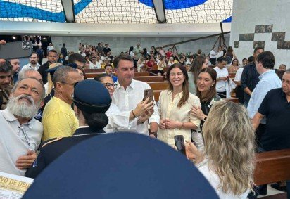 O senador Flávio Bolsonaro (PL), candidato à Presidência da República, participou nesta segunda-feira (12/10) de uma celebração em homenagem a Nossa Senhora Aparecida, na Catedral de Brasília -  (crédito: João Pedro Carvalho/Agência Ceub) -O senador Flávio Bolsonaro (PL), candidato à Presidência da República, participou nesta segunda-feira (12/10) de uma celebração em homenagem a Nossa Senhora Aparecida, na Catedral de Brasília -  (crédito: João Pedro Carvalho/Agência Ceub)