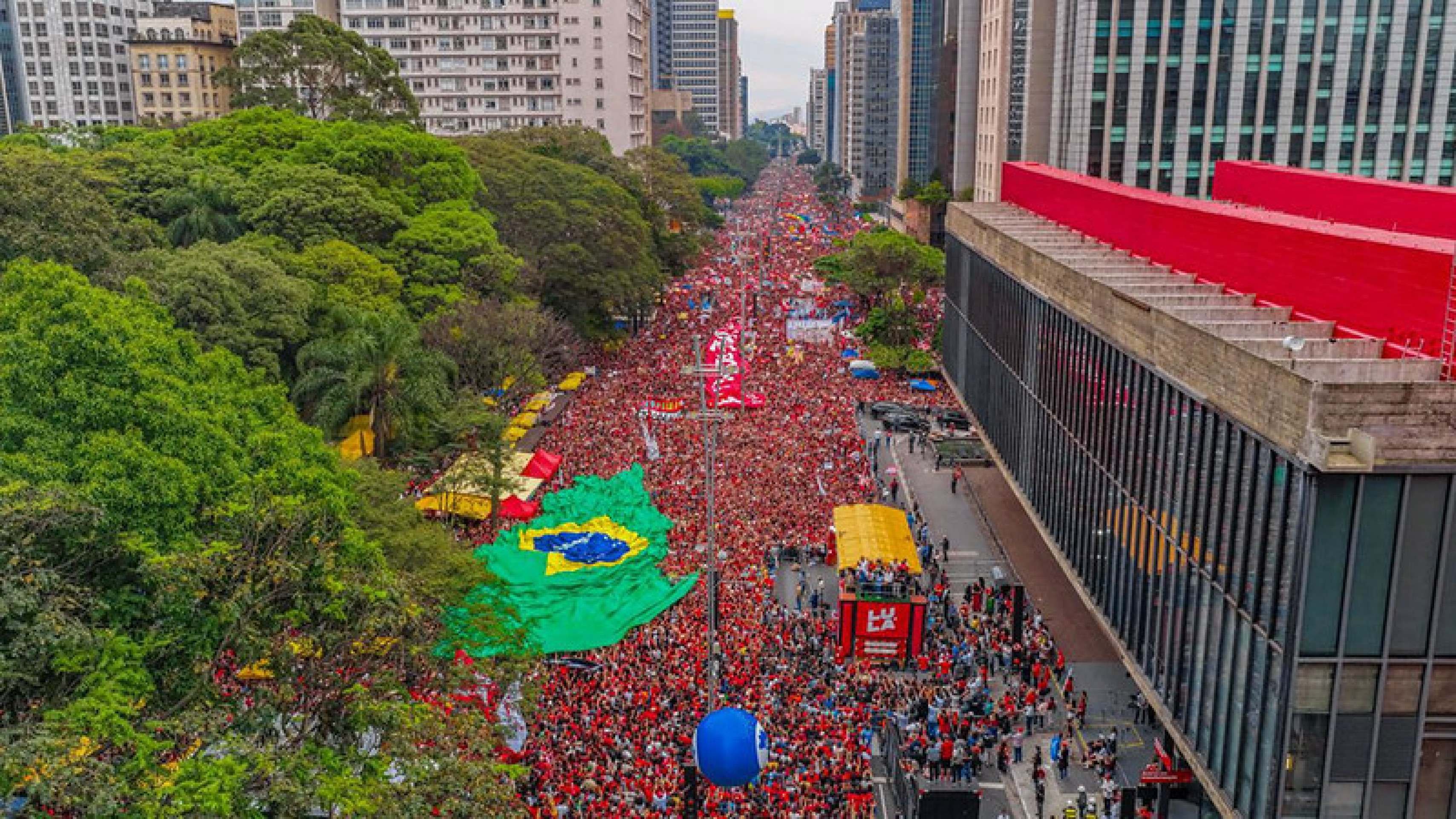 TSE manda Flávio e aliados removerem vídeo sobre drogas em ato pró-Lula