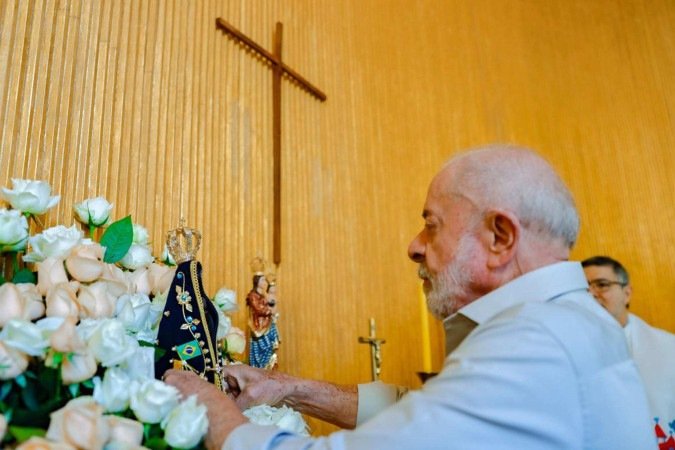 Lula entronizou a imagem da santa na capela do Alvorada