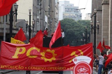 Militantes do PCO em manifestação política, em linha com a posição do partido sobre o voto nulo no segundo turno presidencial - (crédito: Flickr/Ruicpimenta) Militantes do PCO em manifestação política, em linha com a posição do partido sobre o voto nulo no segundo turno presidencial - (crédito: Flickr/Ruicpimenta)
