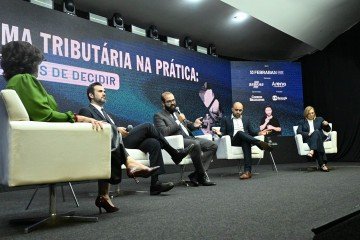 Debatedores reconhecem que Brasil continuará cobrando muito imposto se comparado com outros países - (crédito: Carlos Vieira CB/DA Press) Debatedores reconhecem que Brasil continuará cobrando muito imposto se comparado com outros países - (crédito: Carlos Vieira CB/DA Press)