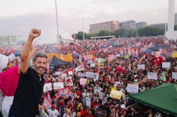 Grass participou da manifestação 'Gostosos pela Democracia', realizada na Esplanada dos Ministérios -  (crédito: Junior Rosa/Divulgação)