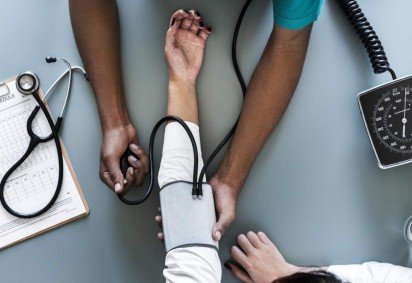 Hipertensão, colesterol elevado, diabetes, sedentarismo e outros fatores de risco causam alterações progressivas nas artérias  -  (crédito: Rawpixel/Divulgação )